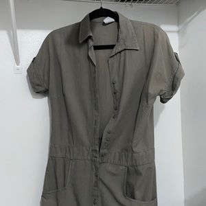 Used Dress, Green and has pockets. Ready for use